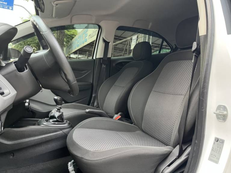 CHEVROLET - ONIX - 2018/2019 - Branca - R$ 55.000,00