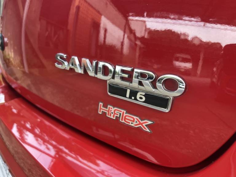 RENAULT - SANDERO - 2008/2009 - Vermelha - R$ 29.900,00