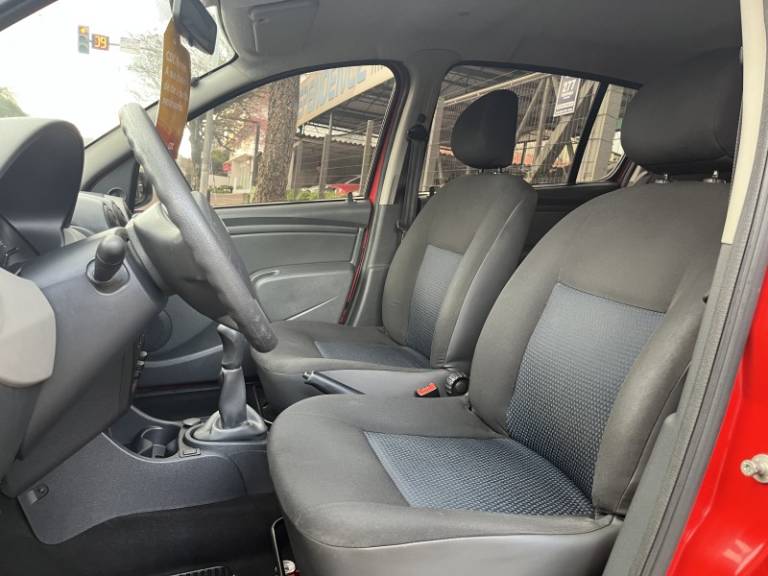 RENAULT - SANDERO - 2008/2009 - Vermelha - R$ 25.900,00