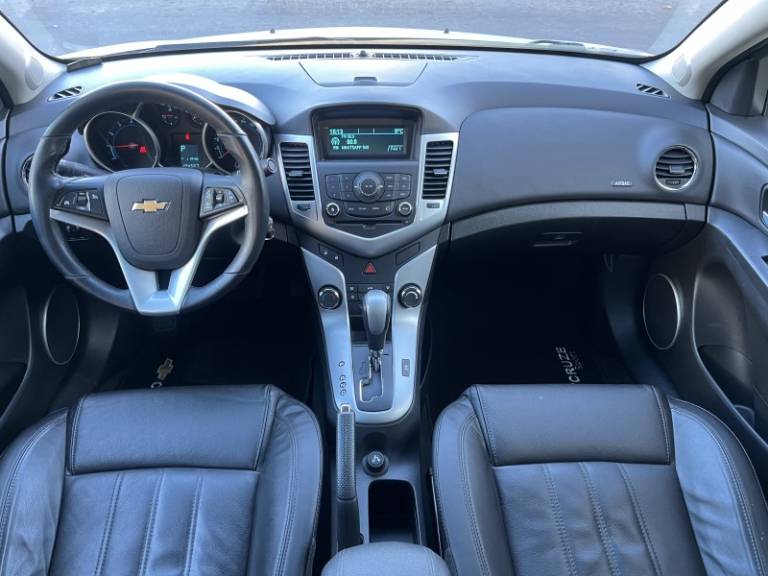 CHEVROLET - CRUZE - 2013/2014 - Branca - R$ 65.000,00