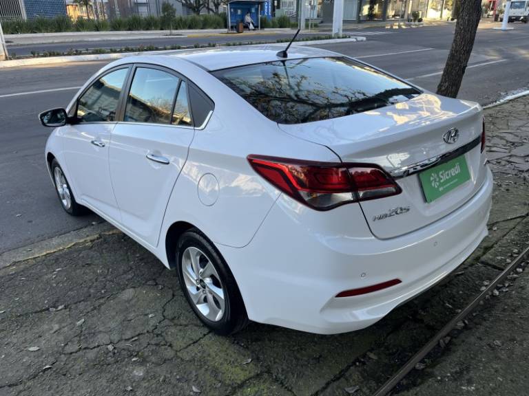 HYUNDAI - HB20S - 2015/2016 - Branca - R$ 66.900,00