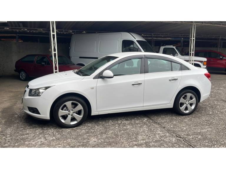 CHEVROLET - CRUZE - 2013/2014 - Branca - R$ 64.900,00