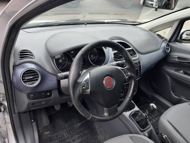FIAT - PUNTO - 2012/2013 - Prata - R$ 40.900,00