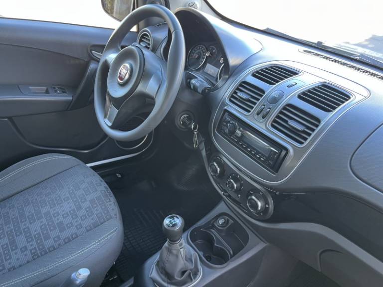 FIAT - PALIO - 2016/2017 - Branca - R$ 47.990,00