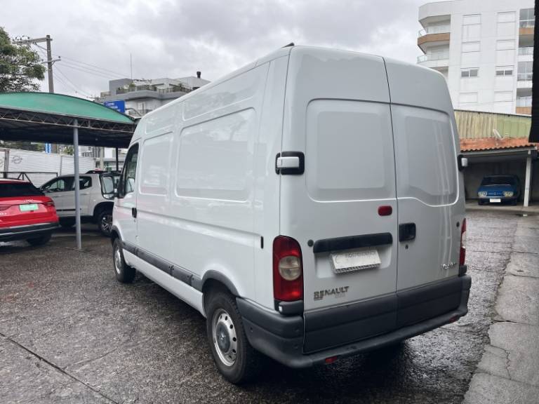 RENAULT - MASTER - 2012/2013 - Branca - R$ 110.000,00