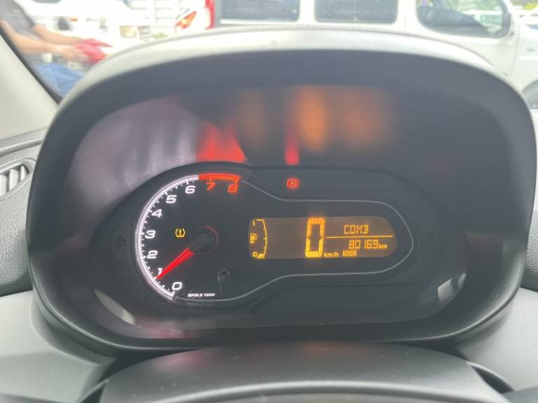 CHEVROLET - ONIX - 2018/2019 - Branca - R$ 55.000,00