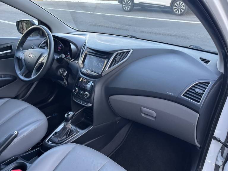 HYUNDAI - HB20S - 2015/2016 - Branca - R$ 66.900,00