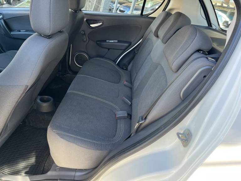 FIAT - PALIO - 2016/2017 - Branca - R$ 48.900,00