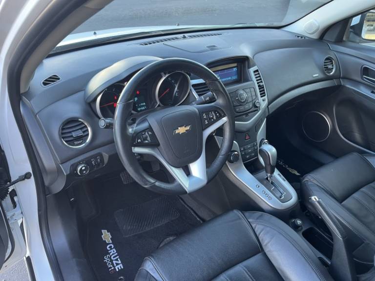 CHEVROLET - CRUZE - 2013/2014 - Branca - R$ 65.000,00