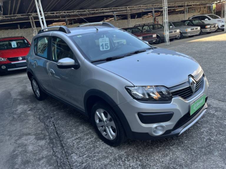 RENAULT - SANDERO - 2014/2015 - Prata - R$ 49.900,00