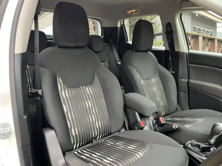 FIAT - TORO - 2016/2017 - Branca - R$ 88.900,00
