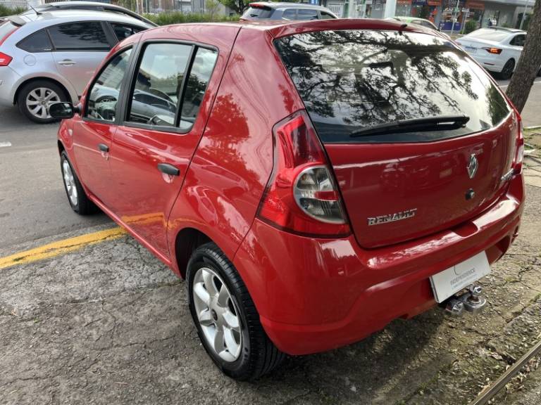RENAULT - SANDERO - 2008/2009 - Vermelha - R$ 29.900,00