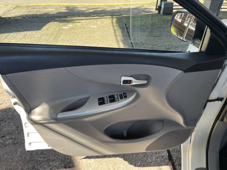 TOYOTA - COROLLA - 2013/2013 - Branca - R$ 73.900,00