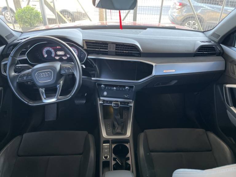 AUDI - Q3 - 2019/2020 - Vermelha - R$ 179.900,00