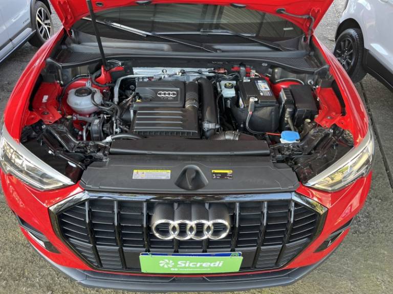 AUDI - Q3 - 2019/2020 - Vermelha - R$ 179.900,00