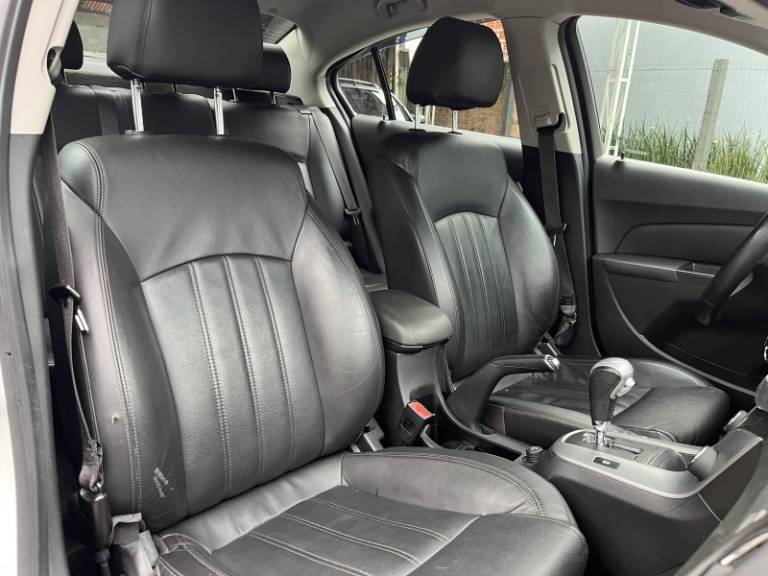 CHEVROLET - CRUZE - 2013/2014 - Branca - R$ 64.900,00