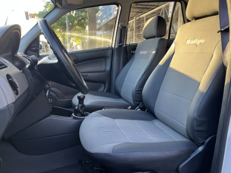 VOLKSWAGEN - GOL - 2004/2005 - Branca - R$ 41.900,00