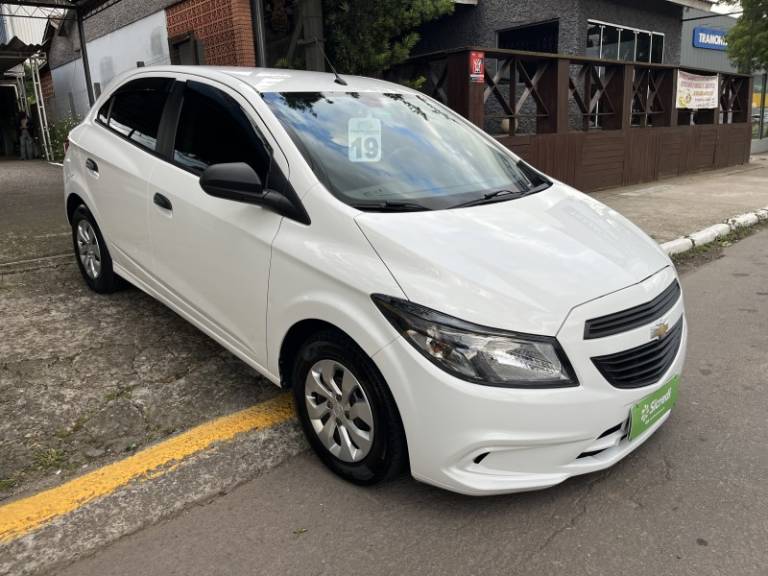 CHEVROLET - ONIX - 2018/2019 - Branca - R$ 55.000,00