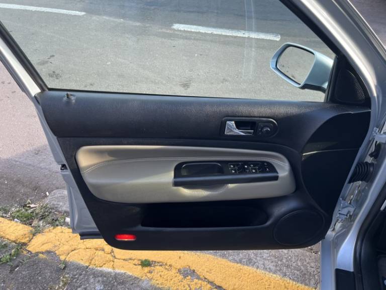 VOLKSWAGEN - GOLF - 2008/2008 - Prata - R$ 51.900,00