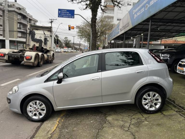 FIAT - PUNTO - 2012/2013 - Prata - R$ 40.900,00