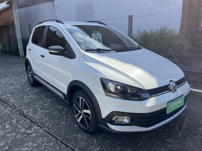 VOLKSWAGEN - FOX - 2018/2019 - Branca - R$ 68.000,00