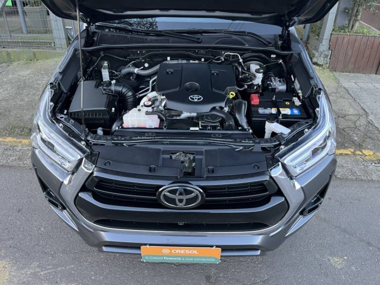 TOYOTA - HILUX - 2022/2022 - Cinza - R$ 265.000,00