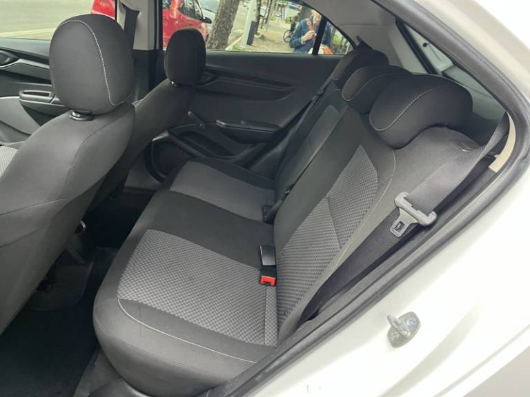 CHEVROLET - ONIX - 2018/2019 - Branca - R$ 55.000,00
