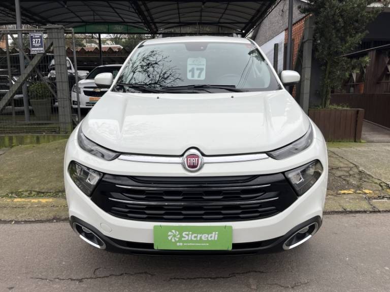 FIAT - TORO - 2016/2017 - Branca - R$ 88.900,00