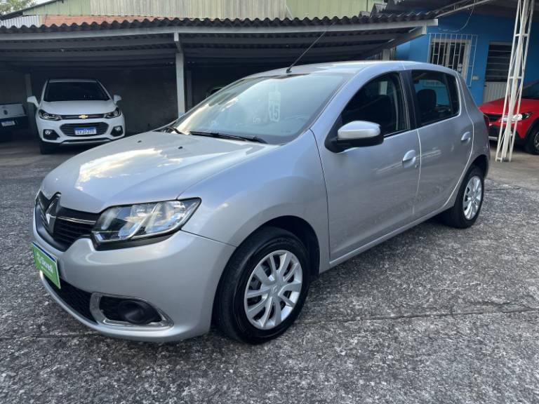 RENAULT - SANDERO - 2015/2015 - Prata - R$ 43.000,00