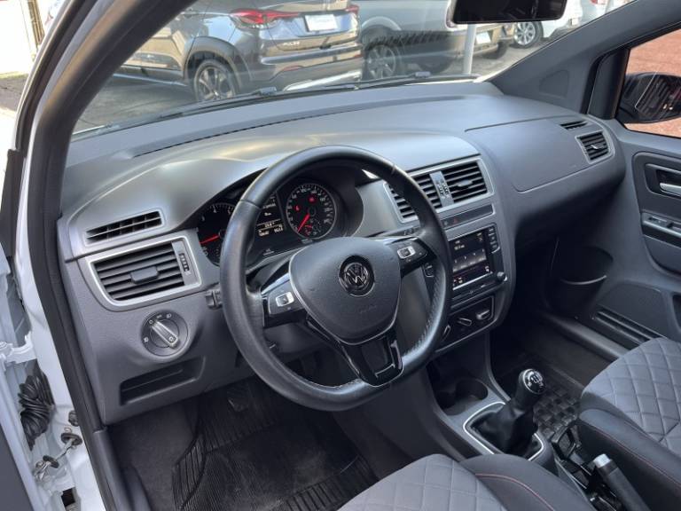 VOLKSWAGEN - FOX - 2018/2019 - Branca - R$ 66.900,00