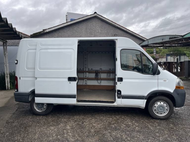 RENAULT - MASTER - 2012/2013 - Branca - R$ 110.000,00