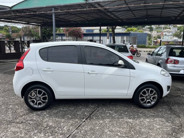 FIAT - PALIO - 2013/2014 - Branca - R$ 39.900,00