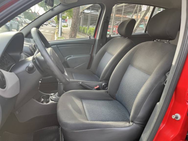 RENAULT - SANDERO - 2008/2009 - Vermelha - R$ 29.900,00