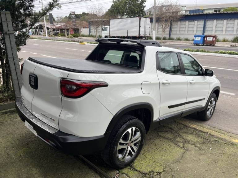 FIAT - TORO - 2016/2017 - Branca - R$ 88.900,00