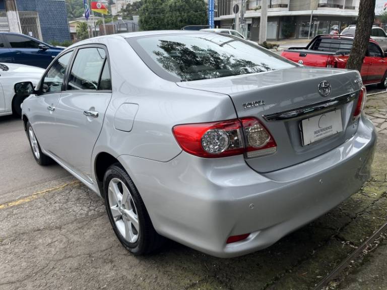 TOYOTA - COROLLA - 2012/2013 - Prata - R$ 66.900,00