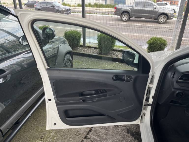 VOLKSWAGEN - GOL - 2020/2021 - Branca - R$ 65.000,00