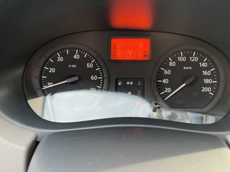 RENAULT - SANDERO - 2008/2009 - Vermelha - R$ 29.900,00