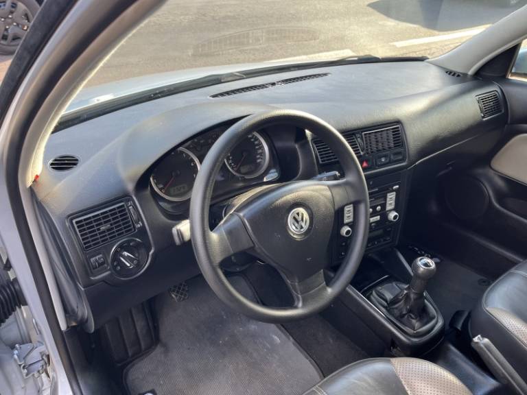 VOLKSWAGEN - GOLF - 2008/2008 - Prata - R$ 51.900,00