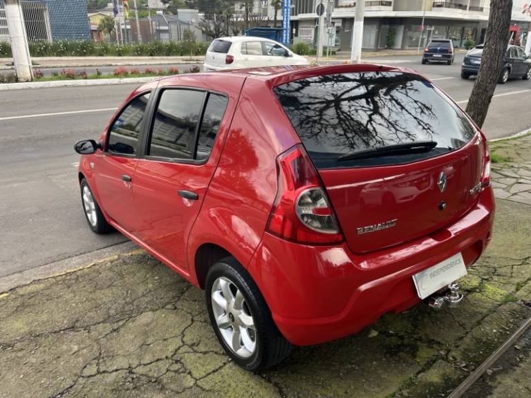 RENAULT - SANDERO - 2008/2009 - Vermelha - R$ 25.900,00