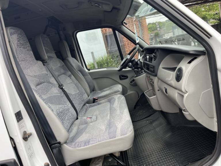 RENAULT - MASTER - 2012/2013 - Branca - R$ 110.000,00