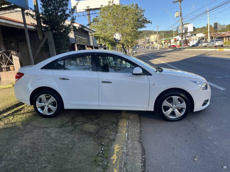 CHEVROLET - CRUZE - 2013/2014 - Branca - R$ 62.900,00