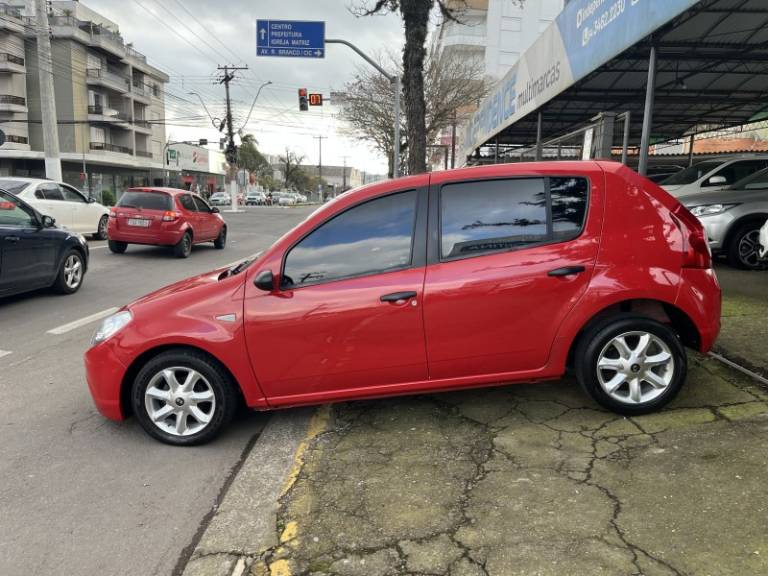 RENAULT - SANDERO - 2008/2009 - Vermelha - R$ 25.900,00