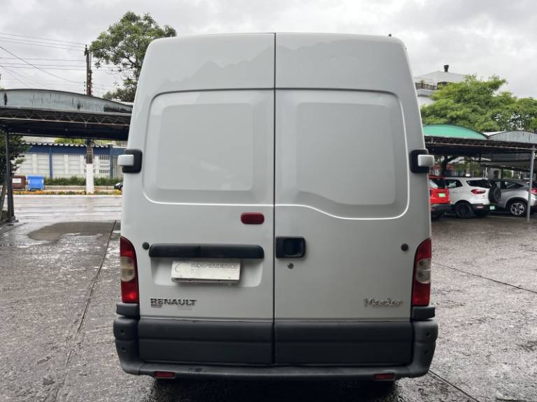 RENAULT - MASTER - 2012/2013 - Branca - R$ 110.000,00