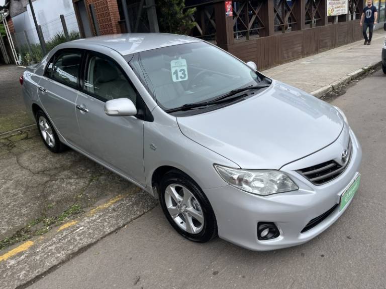 TOYOTA - COROLLA - 2012/2013 - Prata - R$ 66.900,00