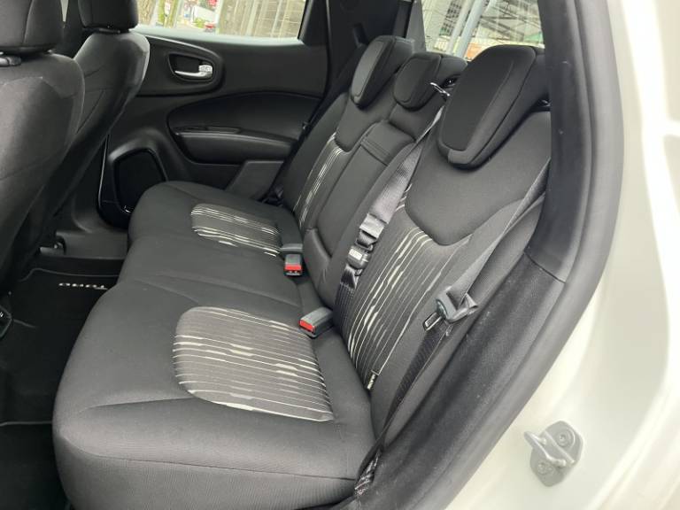 FIAT - TORO - 2016/2017 - Branca - R$ 88.900,00