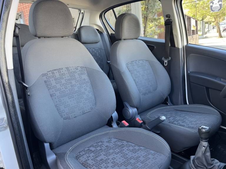 FIAT - PALIO - 2016/2017 - Branca - R$ 48.900,00