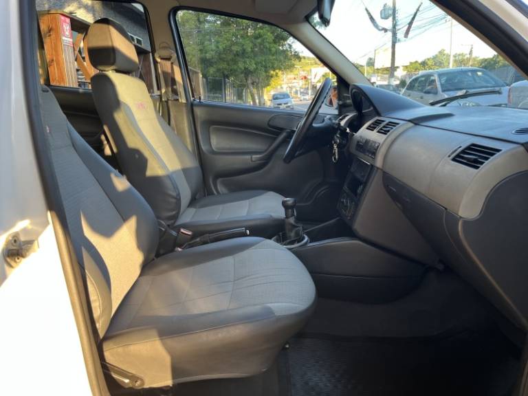 VOLKSWAGEN - GOL - 2004/2005 - Branca - R$ 41.900,00