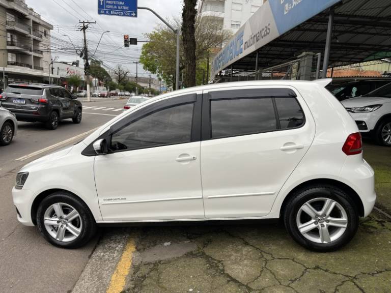 VOLKSWAGEN - FOX - 2014/2015 - Branca - R$ 51.900,00