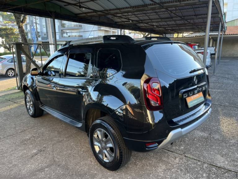 RENAULT - DUSTER - 2017/2018 - Preta - R$ 75.000,00