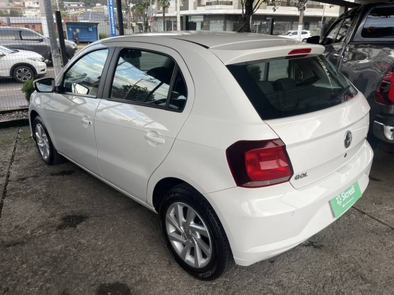 VOLKSWAGEN - GOL - 2020/2021 - Branca - R$ 65.000,00
